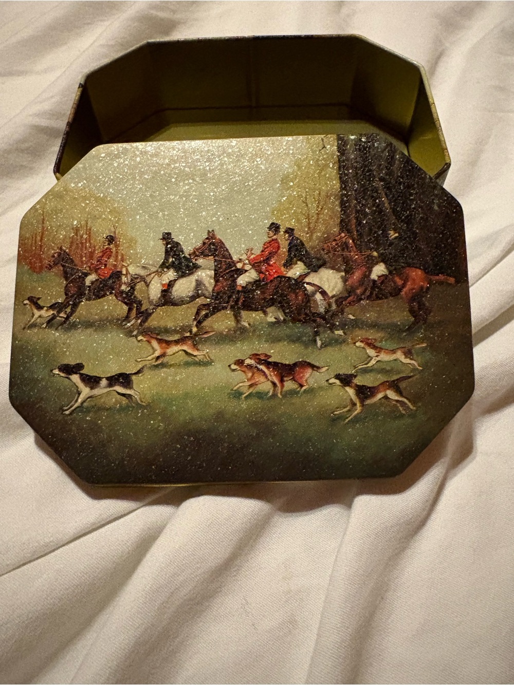Vintage Equestrian Hunt Scene Decorative Tin - Green Background